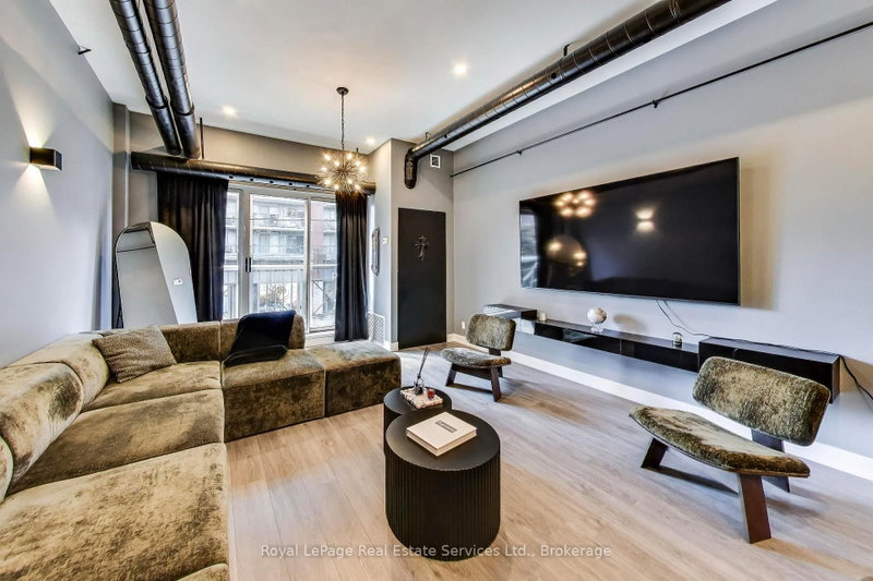 202 - 766 King Street W