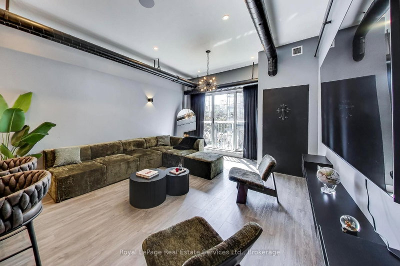202 - 766 King Street W