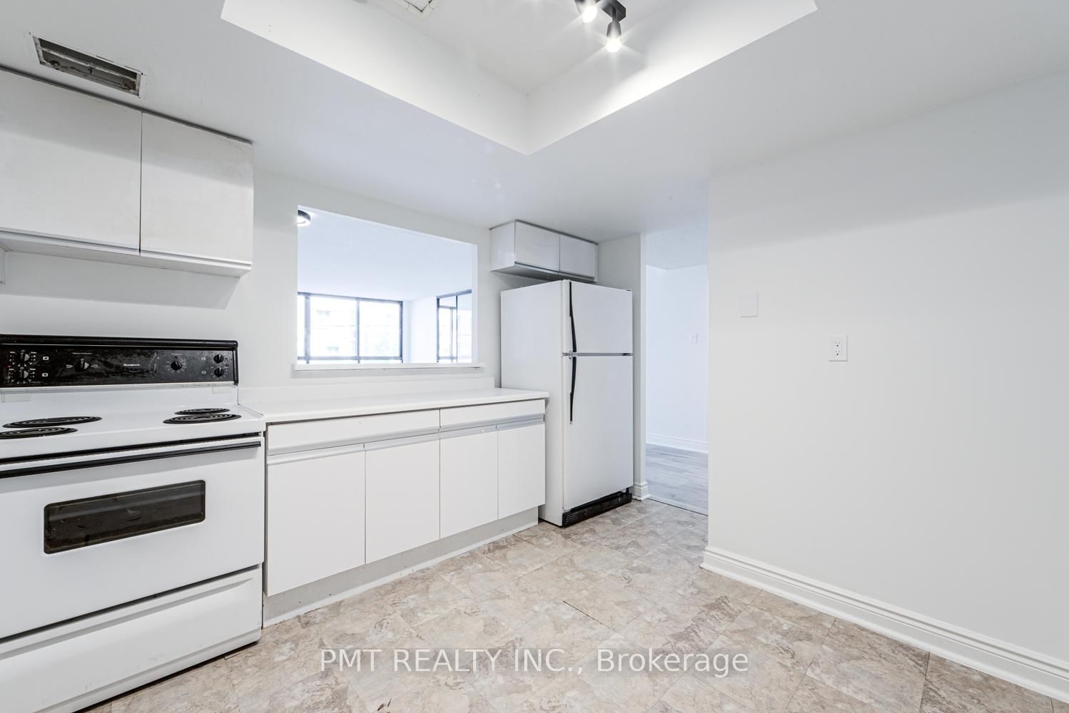 77 Carlton Street • #202 • Toronto, ON photo 10