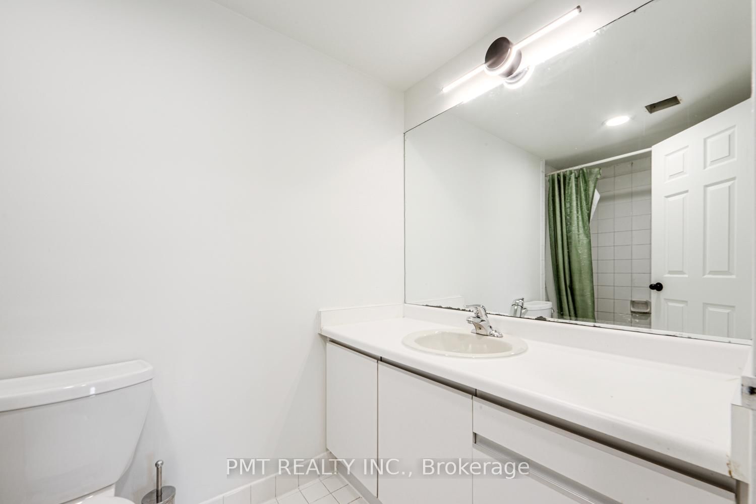 77 Carlton Street • #202 • Toronto, ON photo 25