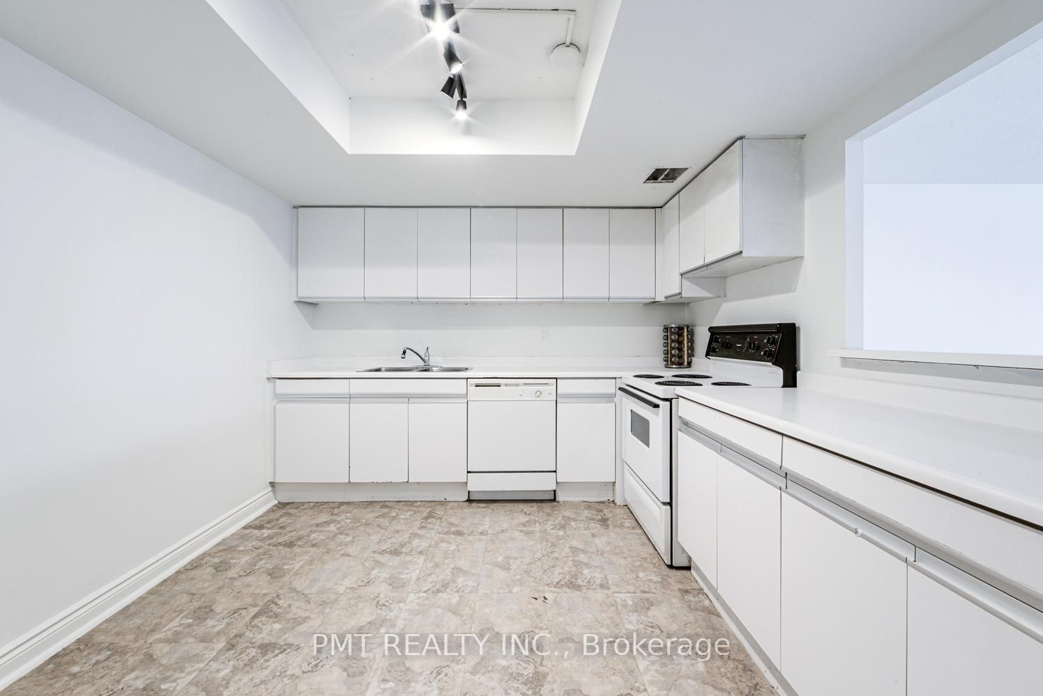 77 Carlton Street • #202 • Toronto, ON photo 8