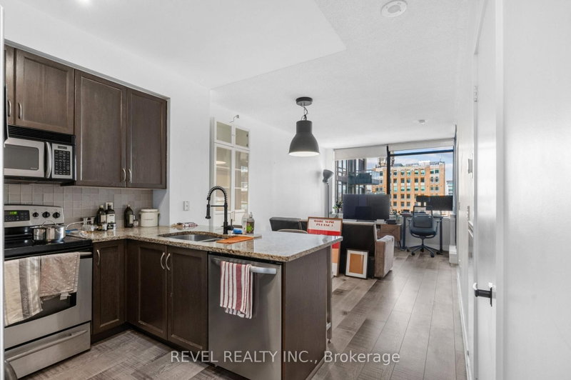 1119 - 438 King Street W
