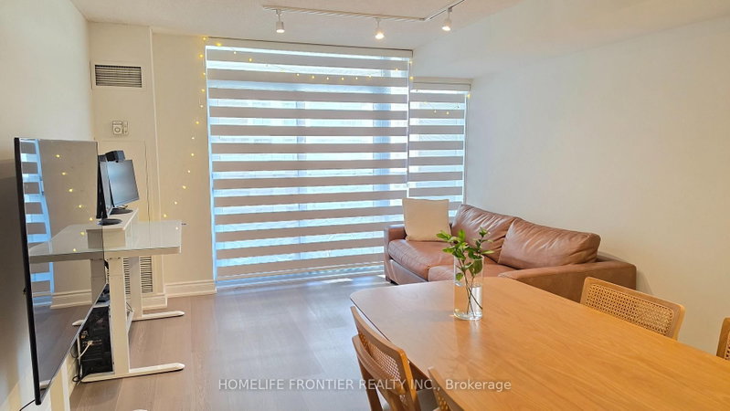 1116 - 15 Northtown Way