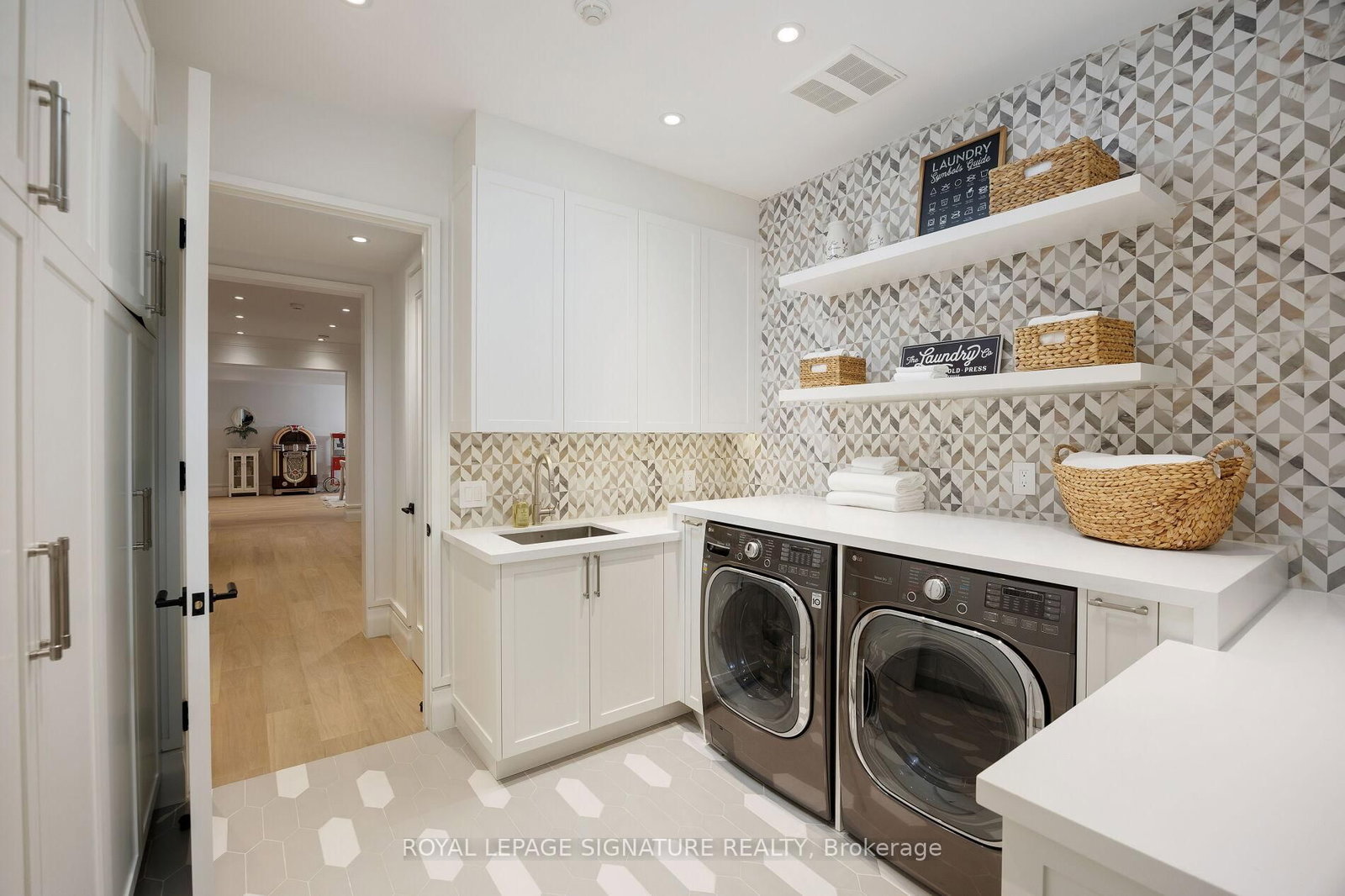 207 Strathallan Boulevard • Toronto, ON photo 47