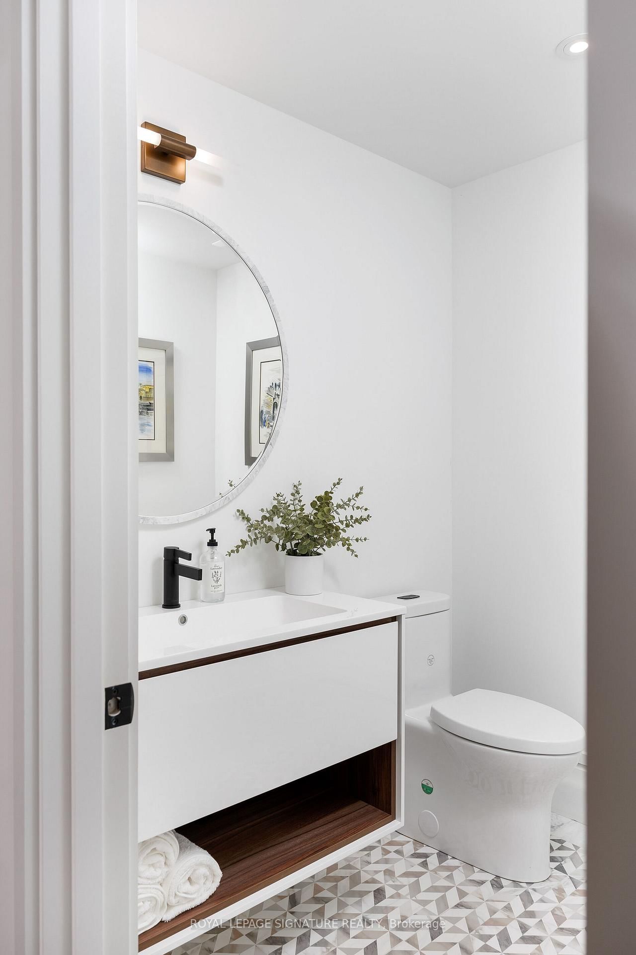 207 Strathallan Boulevard • Toronto, ON photo 48
