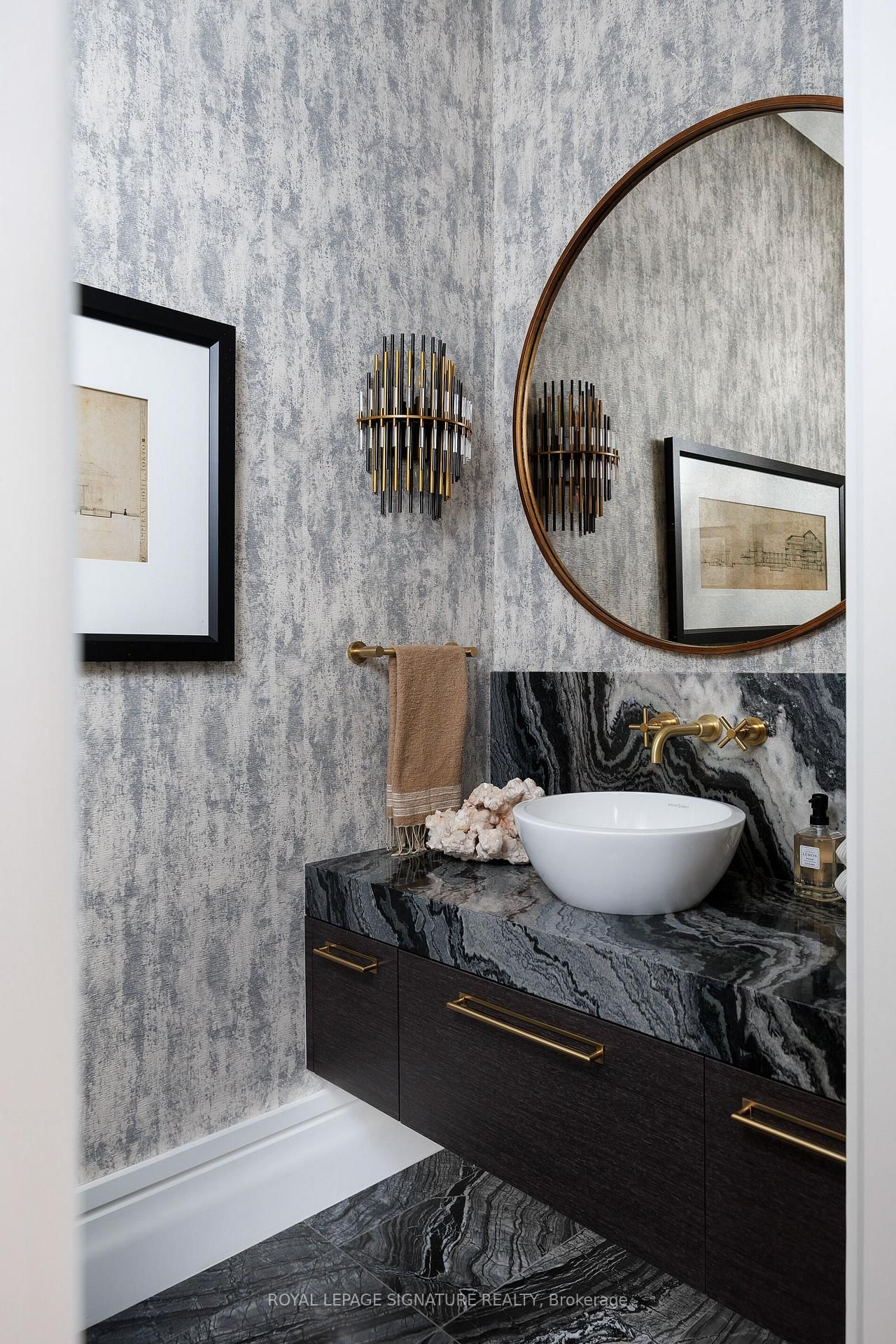 207 Strathallan Boulevard • Toronto, ON photo 9