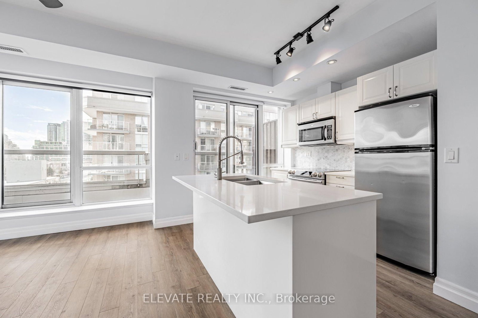 15 Stafford Street • #LPH5 • Toronto, ON photo 11