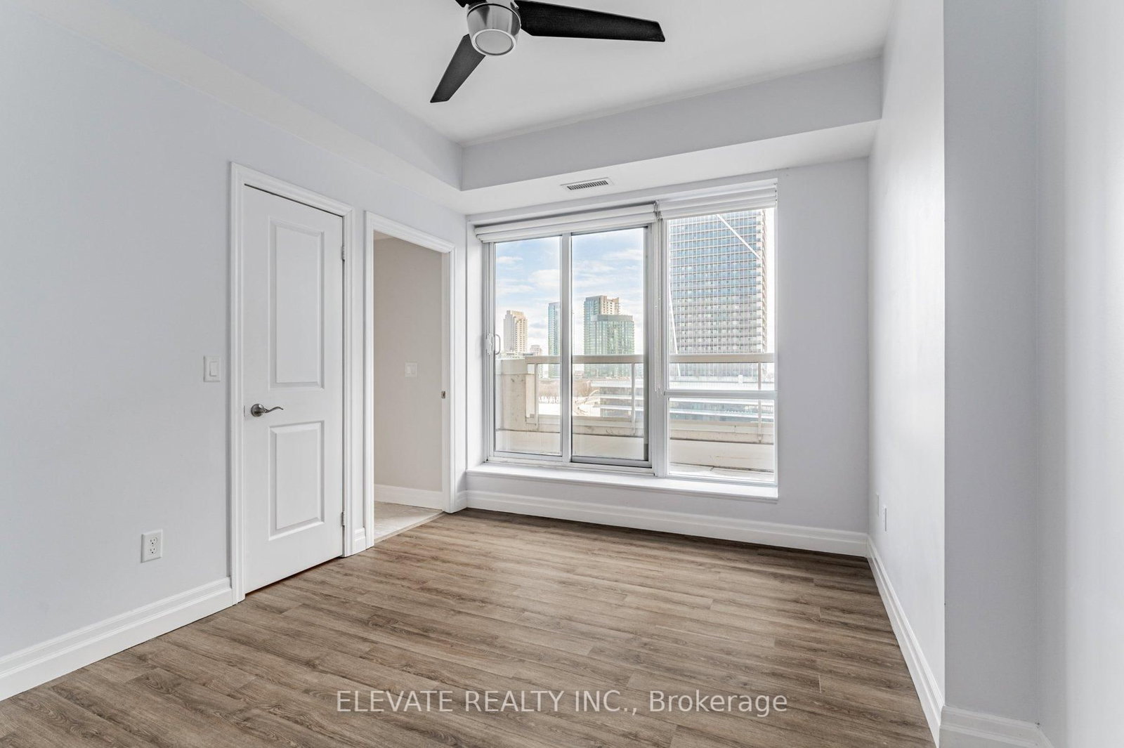 15 Stafford Street • #LPH5 • Toronto, ON photo 17