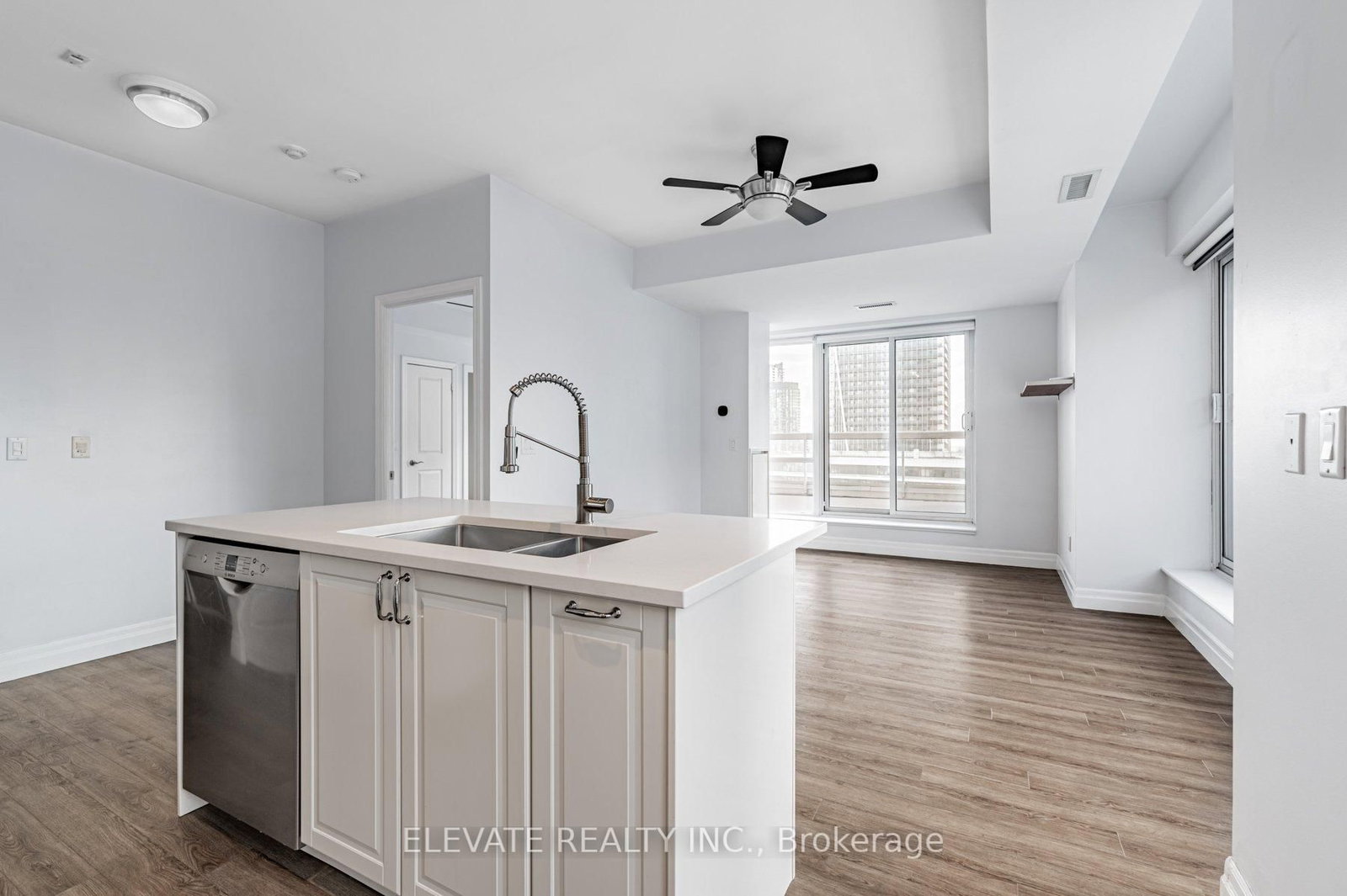 15 Stafford Street • #LPH5 • Toronto, ON photo 6