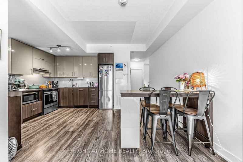 202 - 180 Fairview Mall Drive