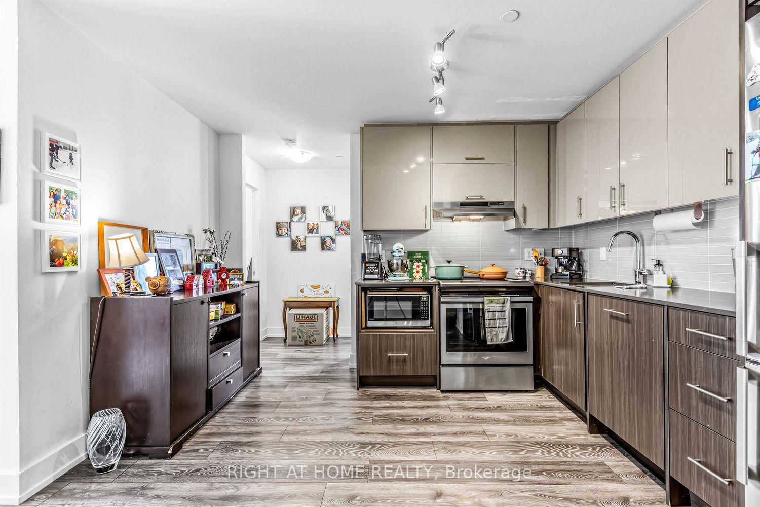 180 Fairview Mall Drive • #202 • Toronto, ON photo 11