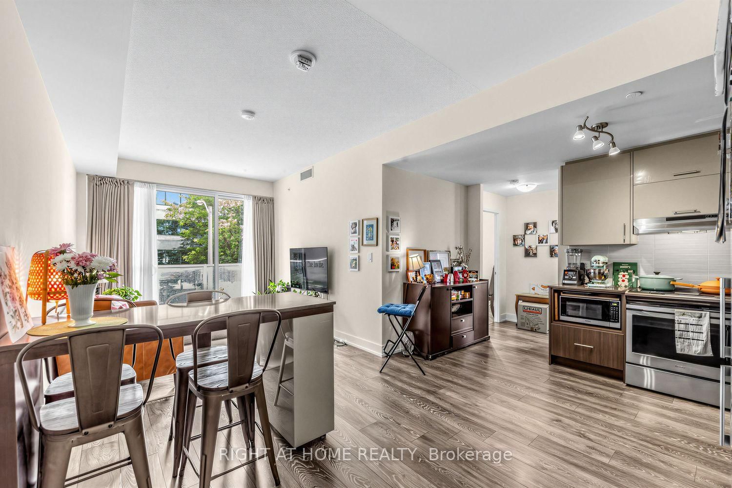 180 Fairview Mall Drive • #202 • Toronto, ON photo 2