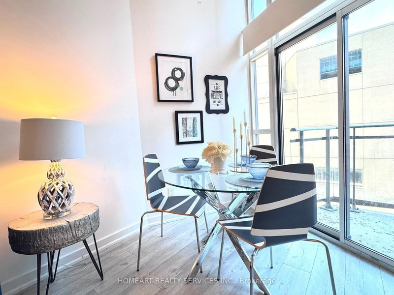 404 - 255 Richmond Street E