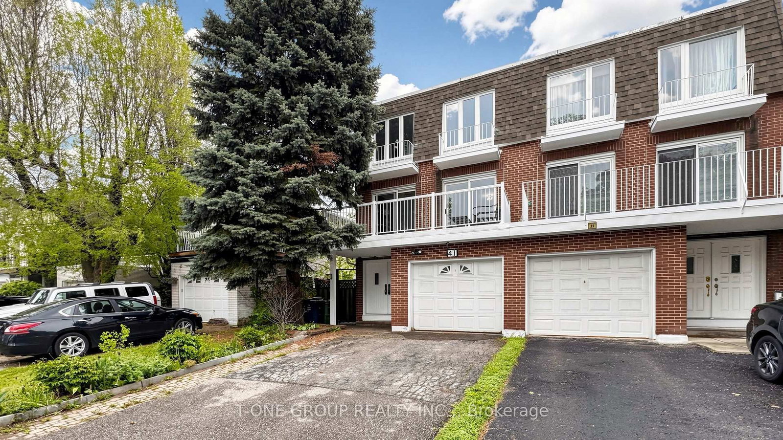 41 Chipwood Crescent • Toronto, ON photo 2