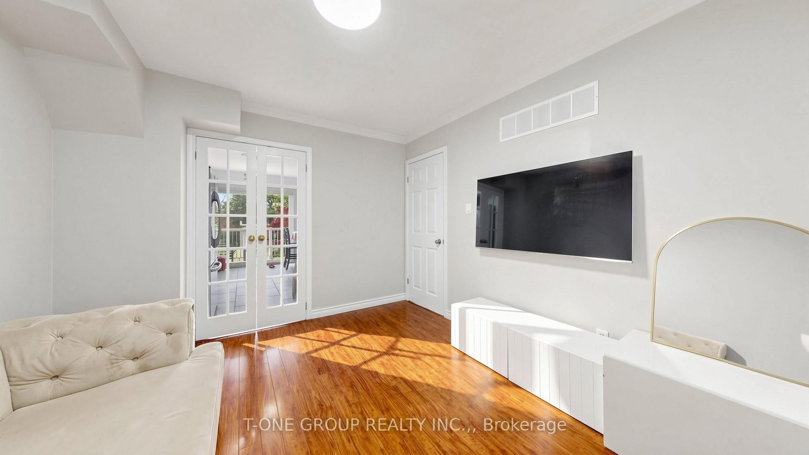 41 Chipwood Crescent • Toronto, ON photo 9