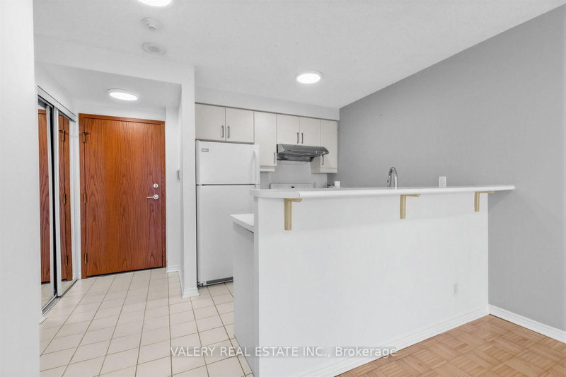 2910 - 10 Yonge Street