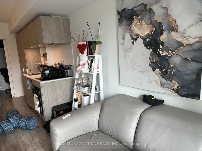 77 Shuter St photo 5