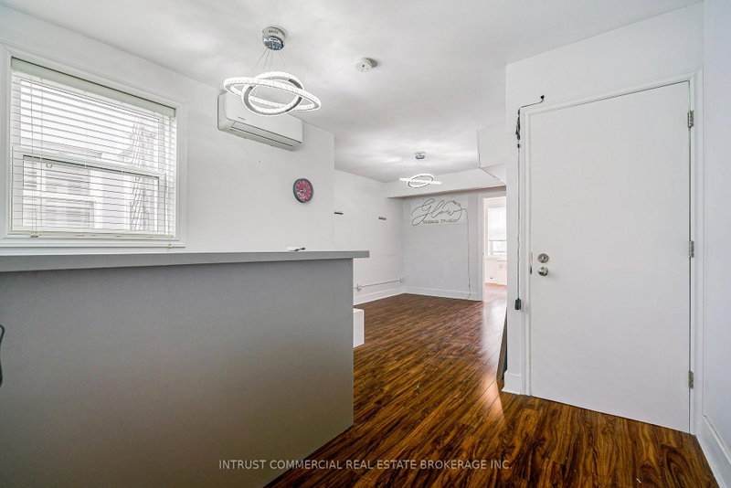 3223 Yonge St photo 2