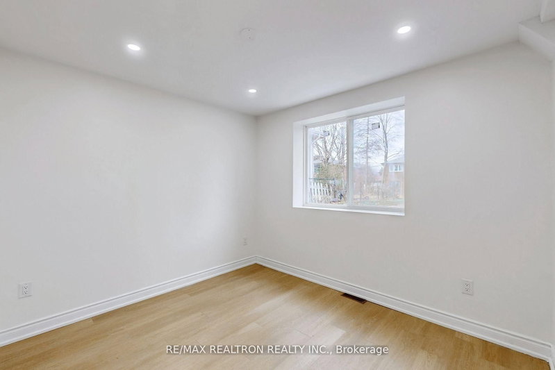6 Deering Crescent