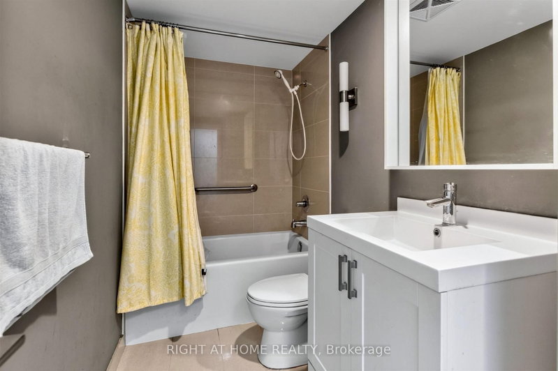 18 Graydon Hall Toronto,ON M3A 0A4 — Photo 23