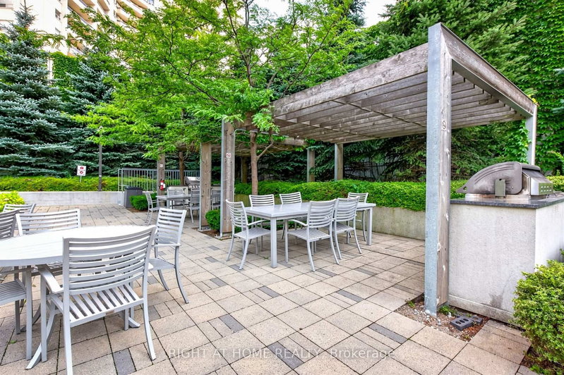 18 Graydon Hall Toronto,ON M3A 0A4 — Photo 36