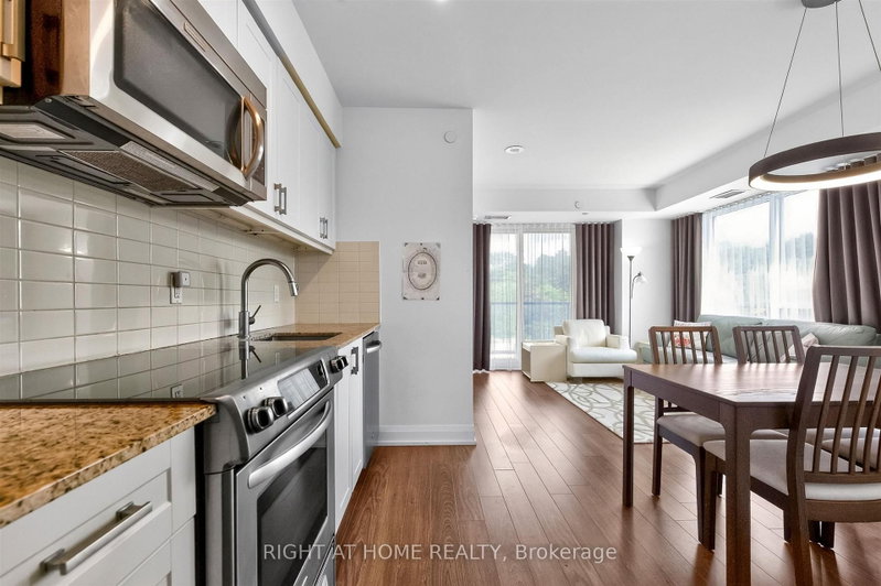 18 Graydon Hall Toronto,ON M3A 0A4 — Photo 8