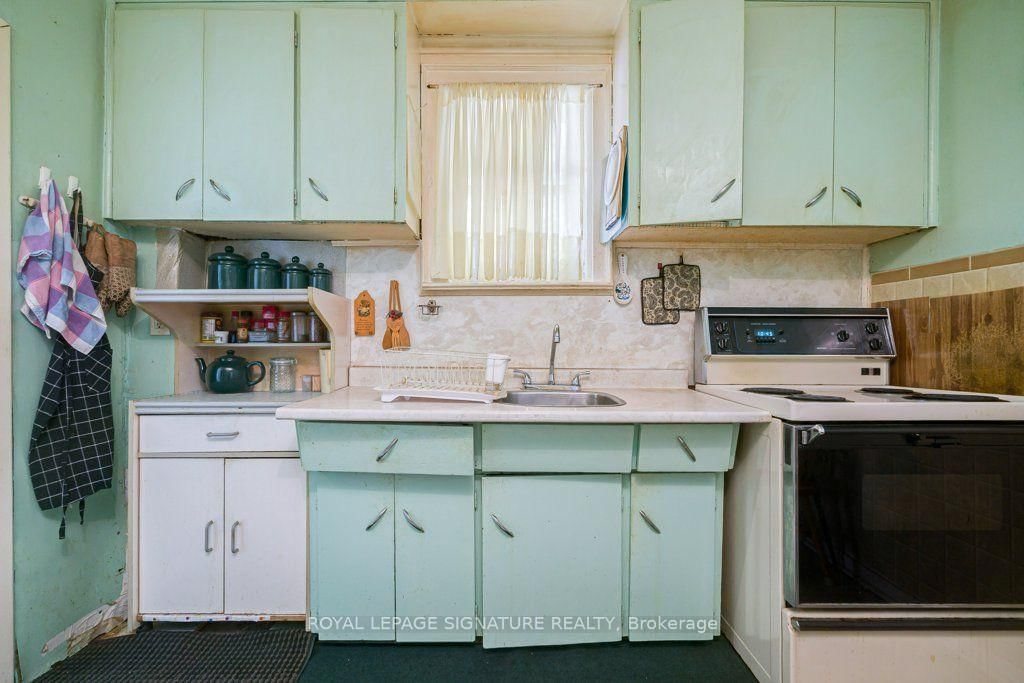 724 Vaughan Road • Toronto, ON photo 10