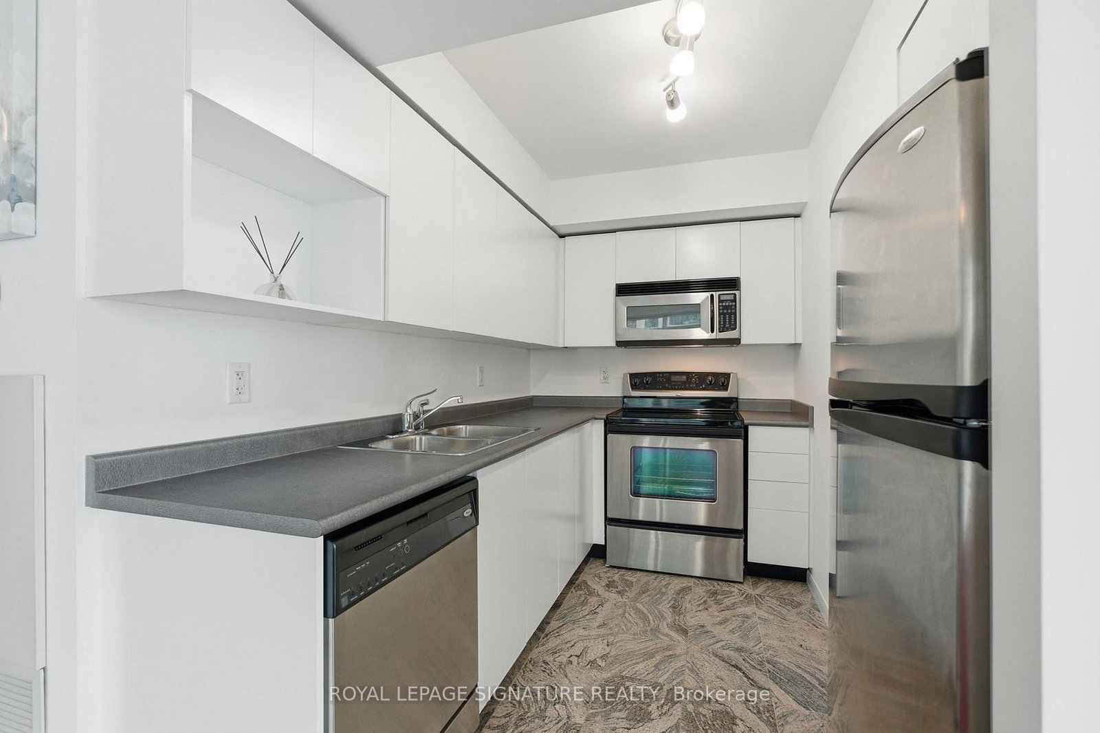 18 Yonge Street • #2011 • Toronto, ON photo 17