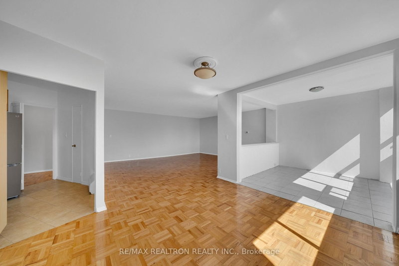 1501 - 9 Deer Park Crescent