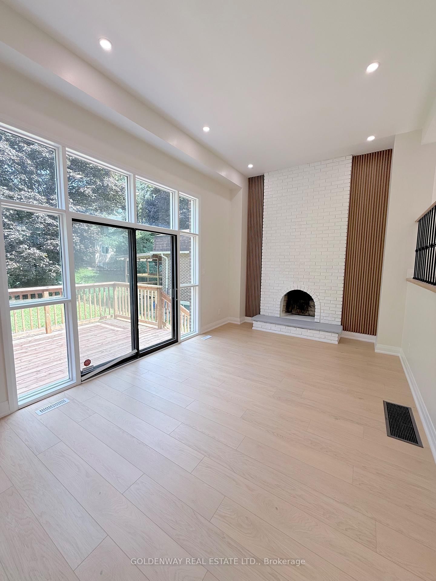 114 Loganberry Crescent • Toronto, ON photo 5