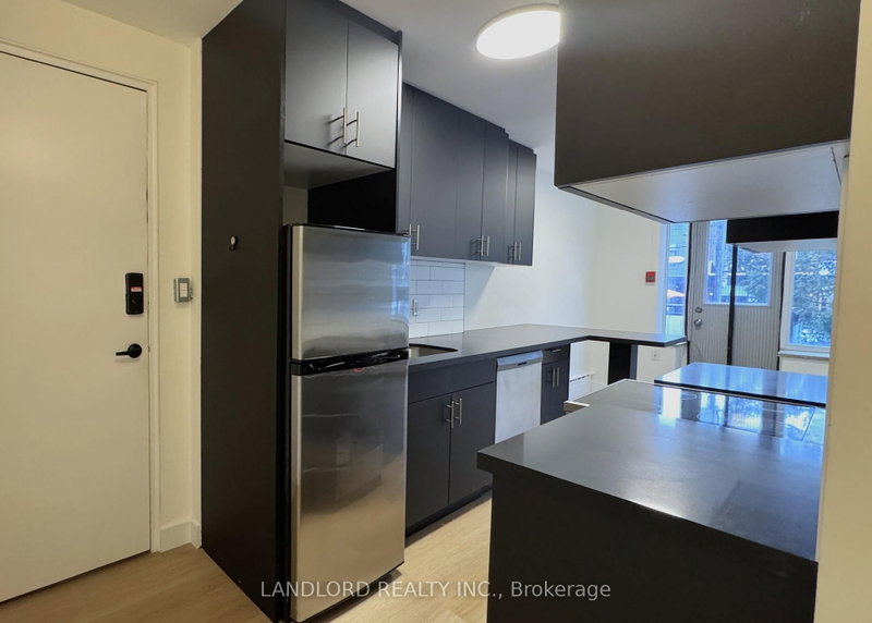 420 Eglinton Ave E photo 5