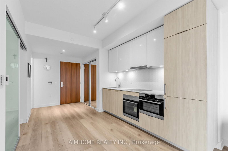 15 Queens Quay E photo 5