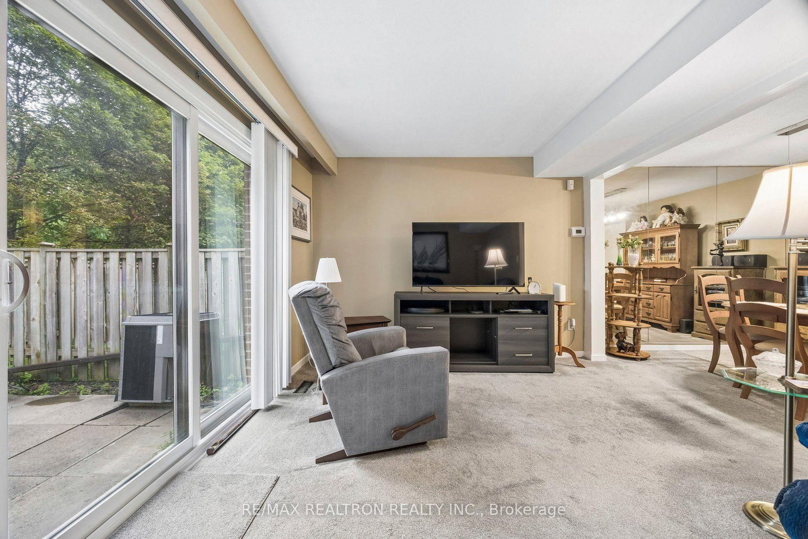 168 Song Meadoway • Toronto, ON photo 10