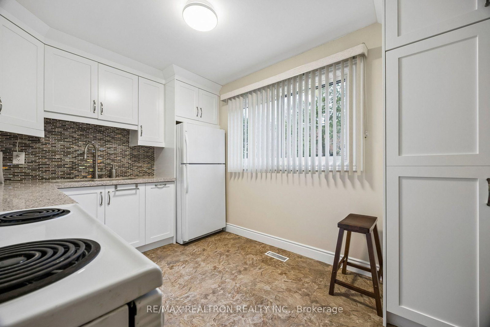 168 Song Meadoway • Toronto, ON photo 17