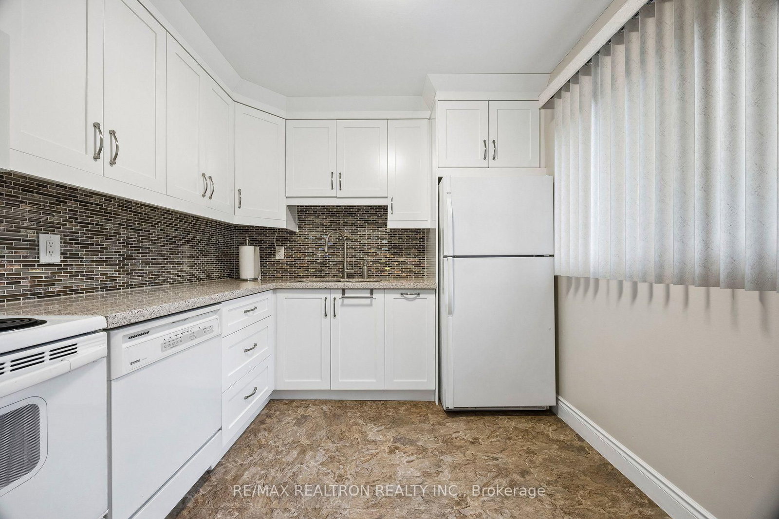 168 Song Meadoway • Toronto, ON photo 18