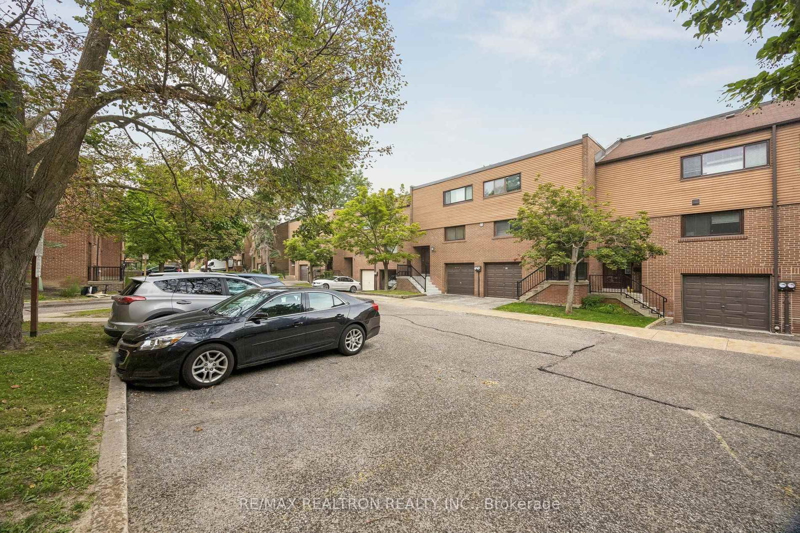 168 Song Meadoway • Toronto, ON photo 46