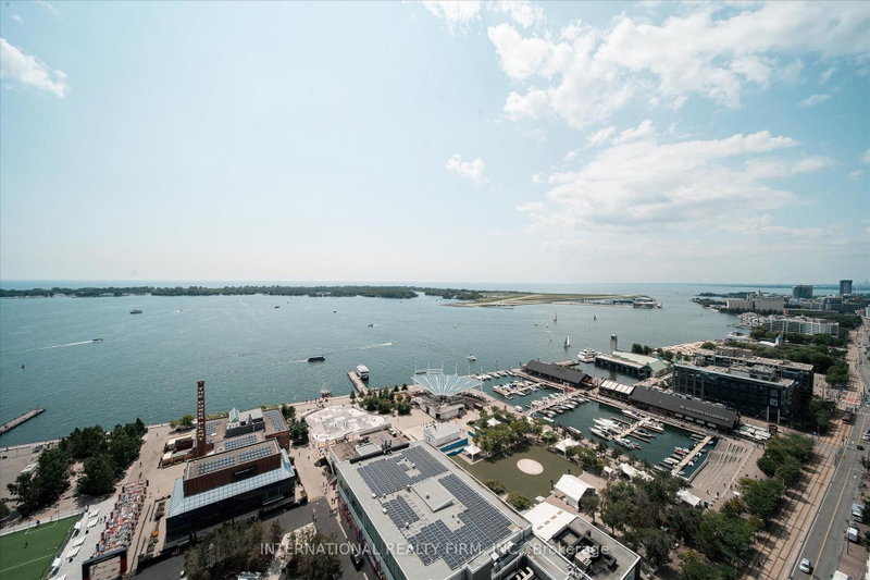 Ph4 - 218 Queens Quay W