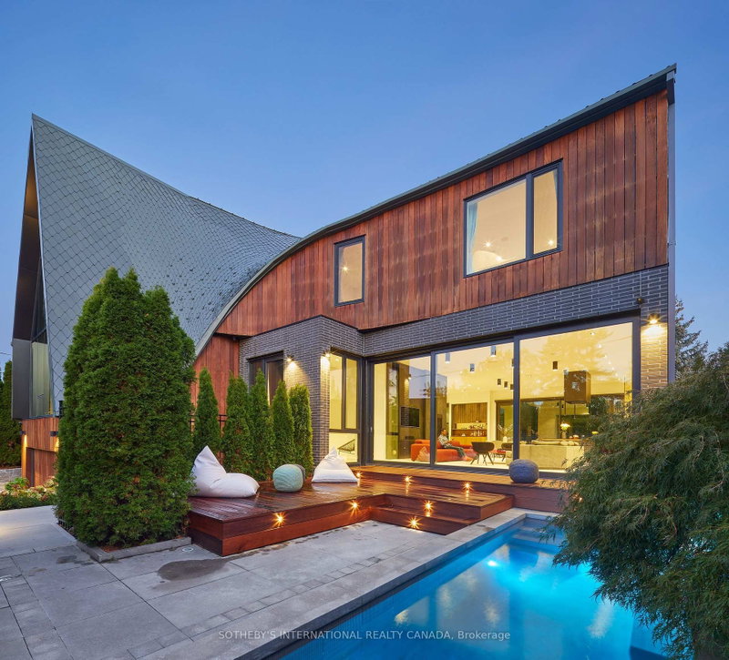 108 Stratford Crescent