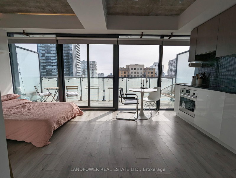 1611 - 161 Roehampton Avenue