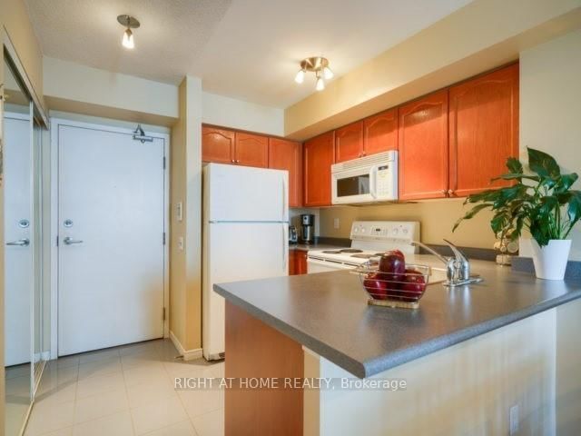 1008 - 30 Harrison Garden Boulevard