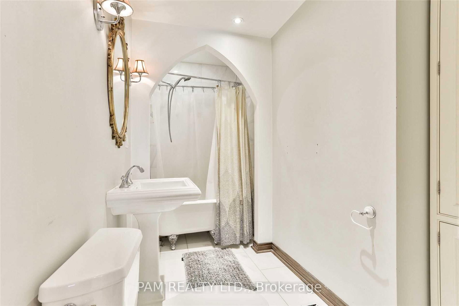 147 Euclid Avenue • Toronto, ON photo 19