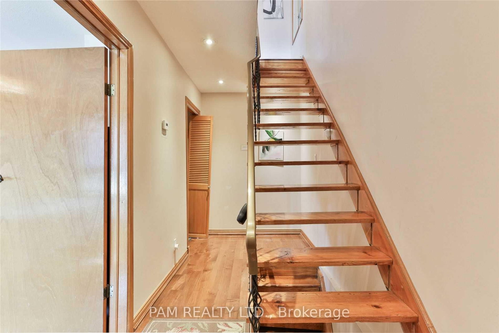 147 Euclid Avenue • Toronto, ON photo 9
