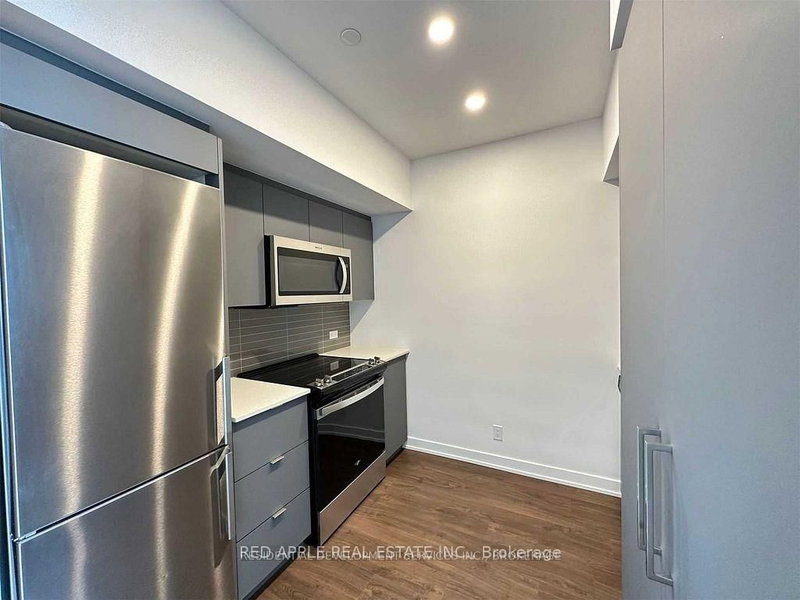 1015 - 30 Tretti Way