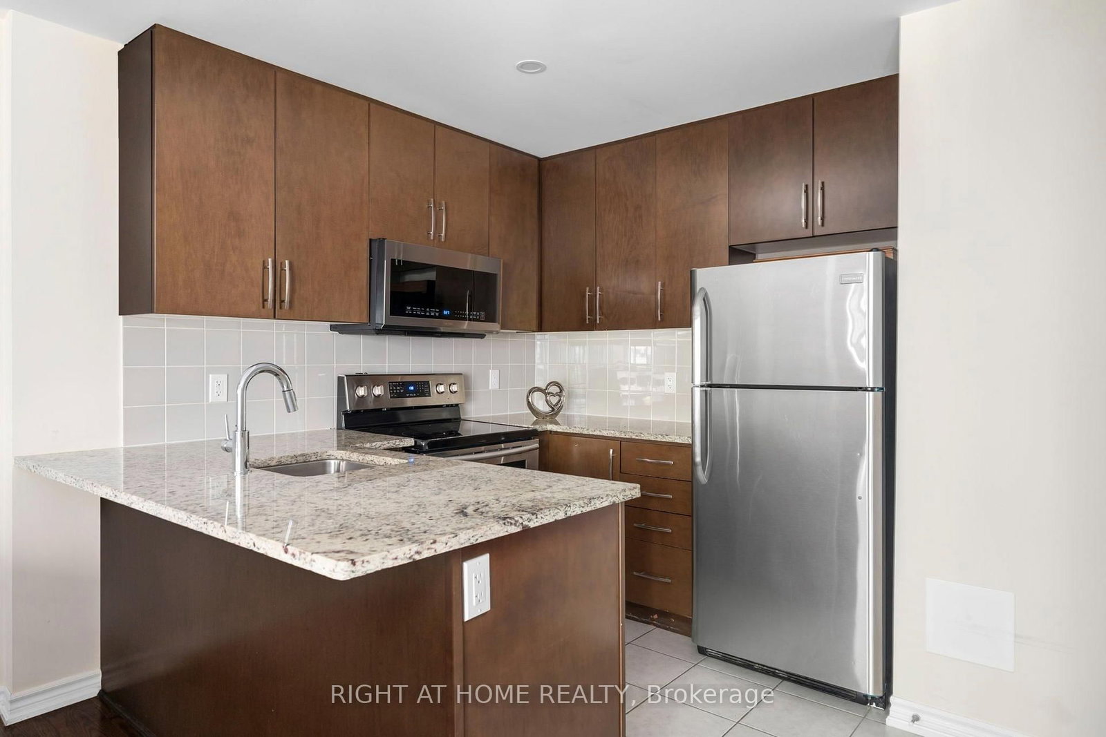 27 Coneflower Crescent • #31 • Toronto, ON photo 17
