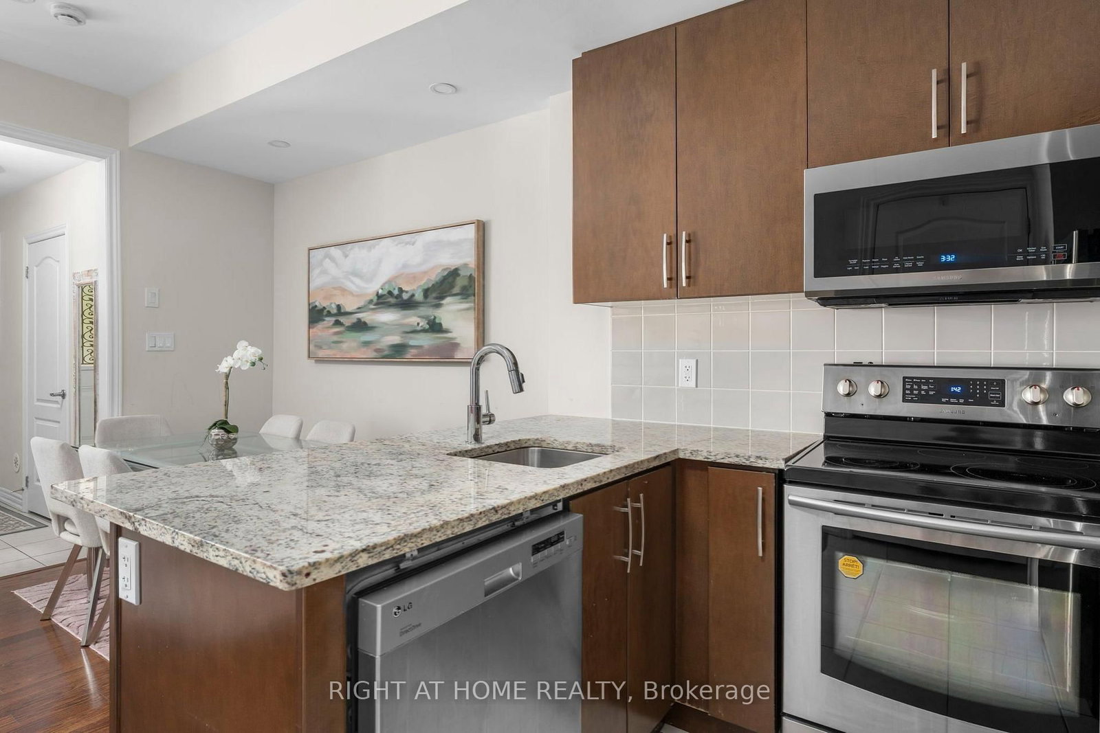 27 Coneflower Crescent • #31 • Toronto, ON photo 20