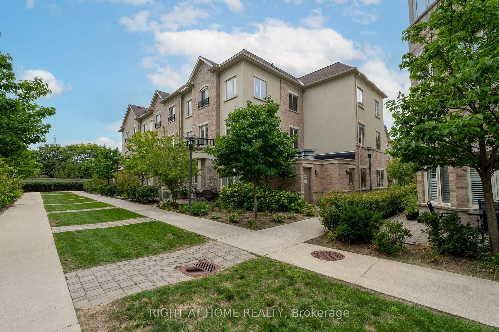 27 Coneflower Crescent • #31 • Toronto, ON photo 40