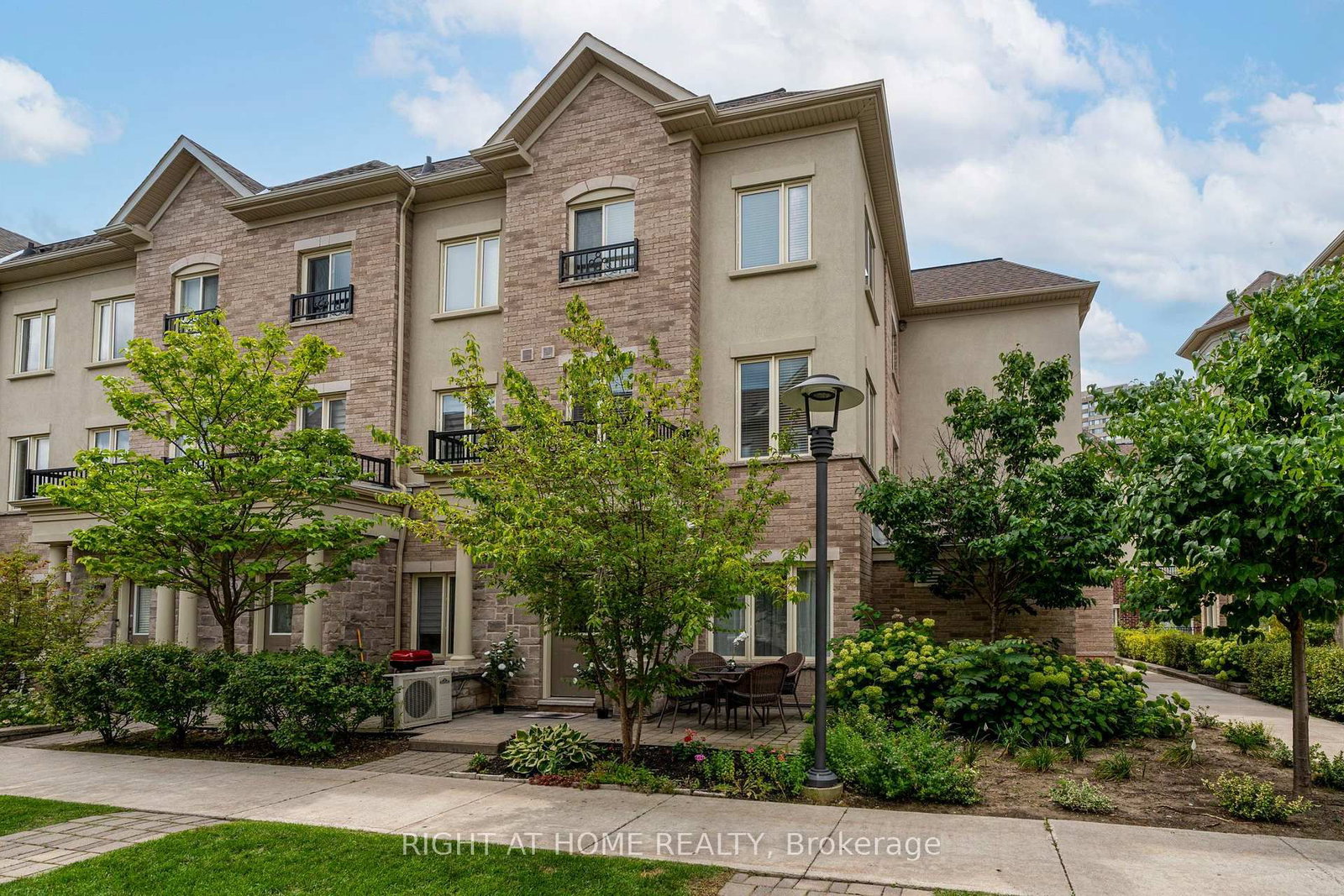 27 Coneflower Crescent • #31 • Toronto, ON photo 44