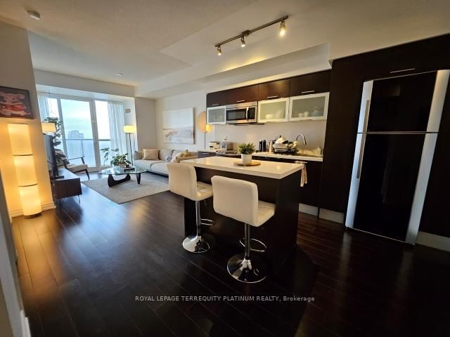 4205 - 386 Yonge Street