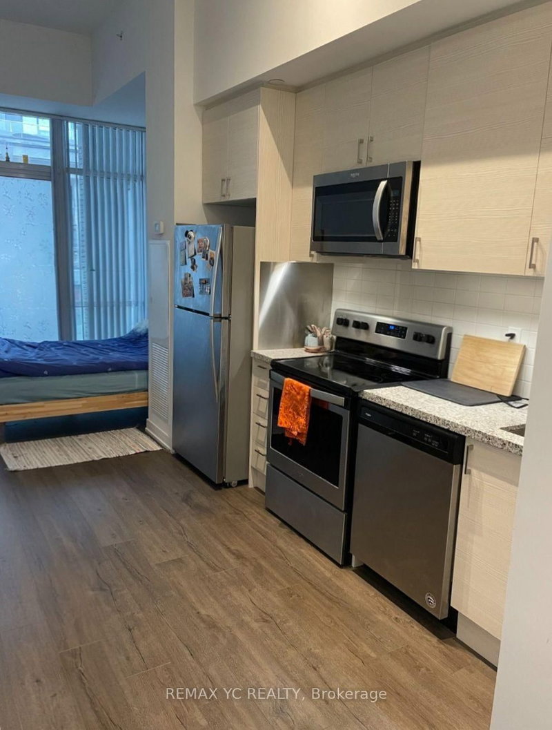 111 - 621 Sheppard Avenue E