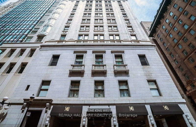824 - 1 King Street W